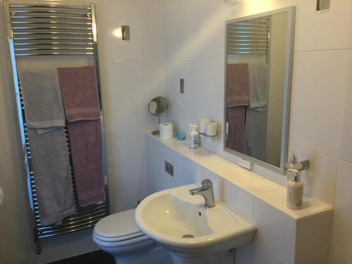 HH Accommodation Millom Esterno foto